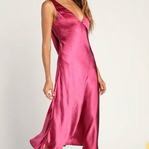 Lulus satin cowl back midi slip dress. Size small. Magenta.